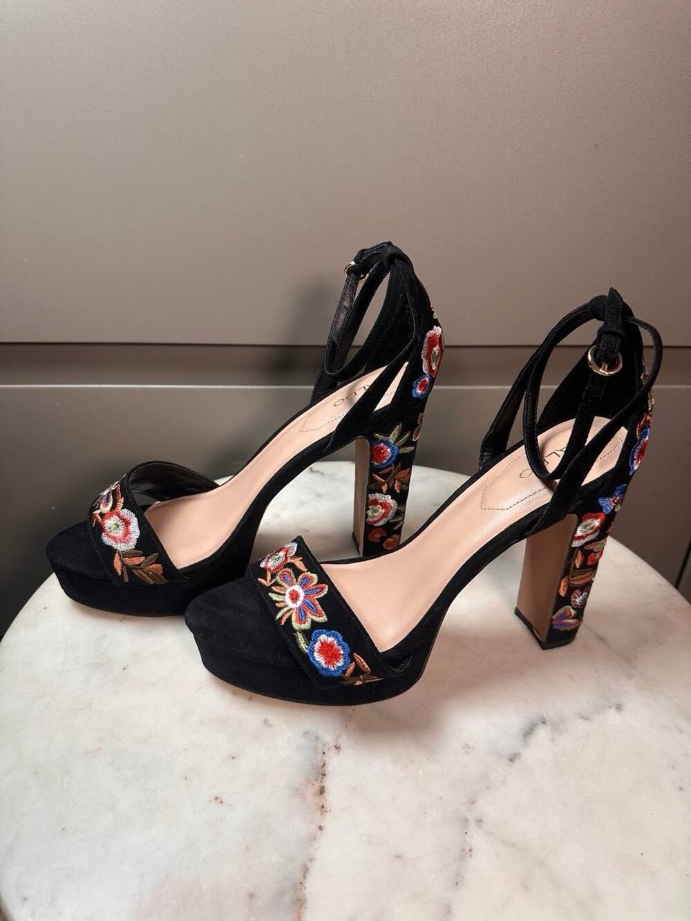 ALDO Women’s Black Floral Embroidered Platform High Heel Sandals Size 10
